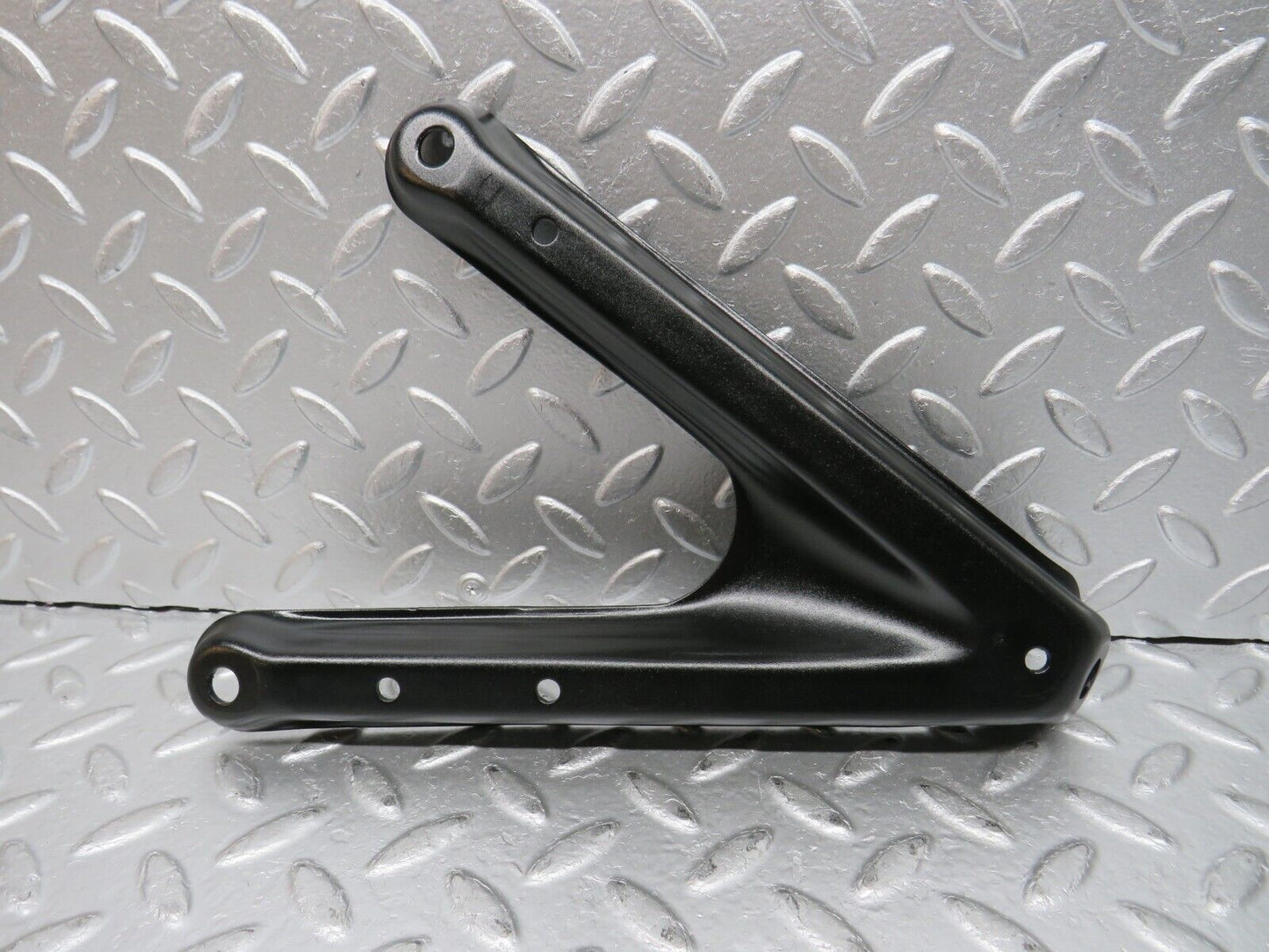 31472 Mercedes-Benz S124 220TE Wagon Air Intake Manifold Bracket