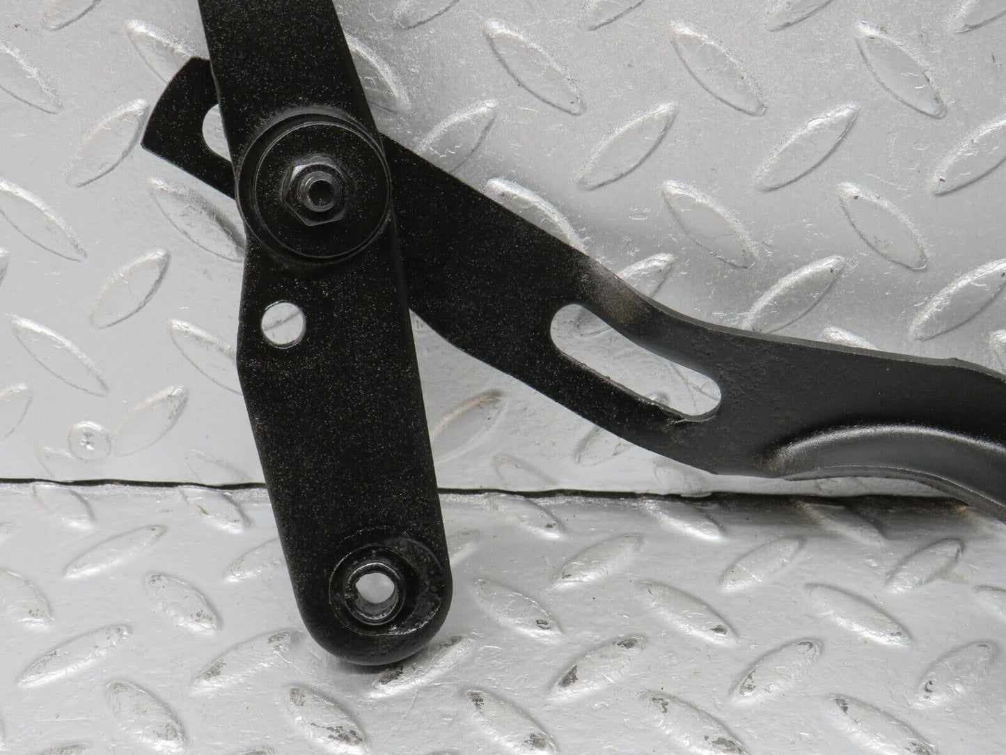 40541 Mercedes-Benz W123 300D Exhaust Bracket