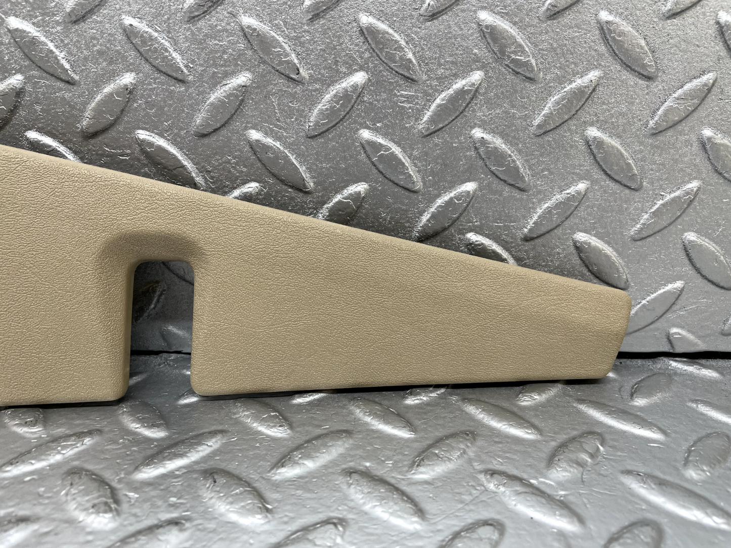 44247 Mercedes-Benz W124 Front Right Seat Cover Trim Champignon 1249190220