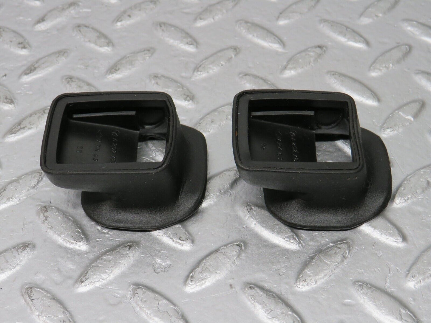 33454 Mercedes-Benz W202 C180 Front Door Check Strap Rubber Seal 2x 2027272430