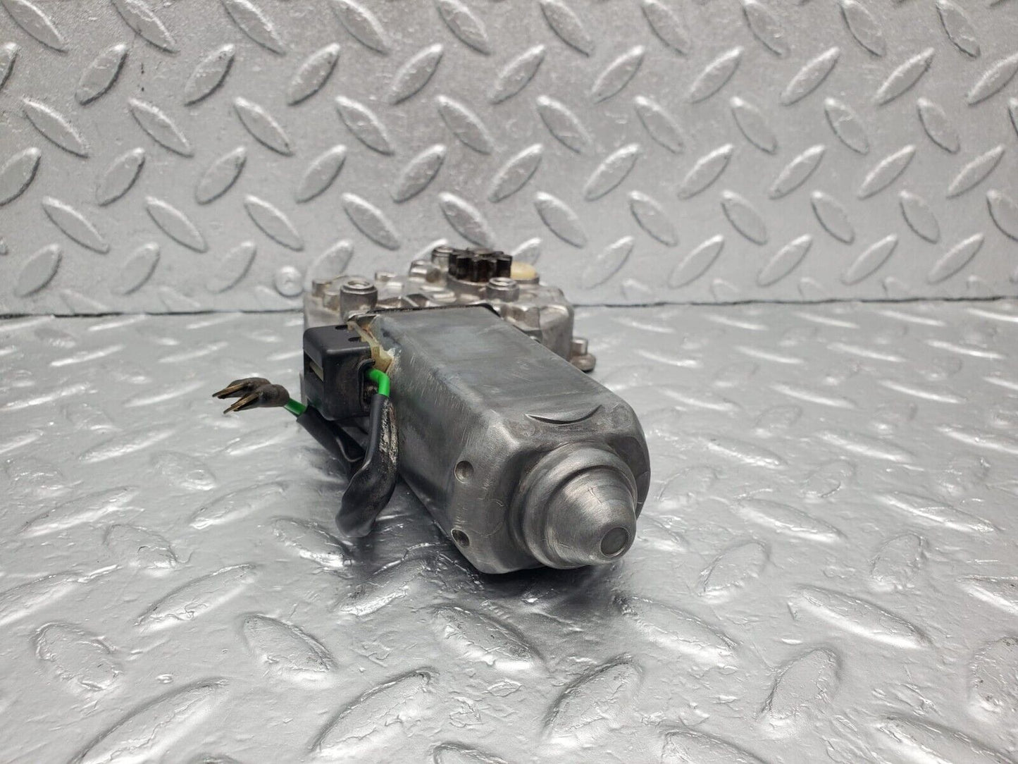 30310 Mercedes-Benz W124 230E Window Regulator Motor Left Bosch 0130821284