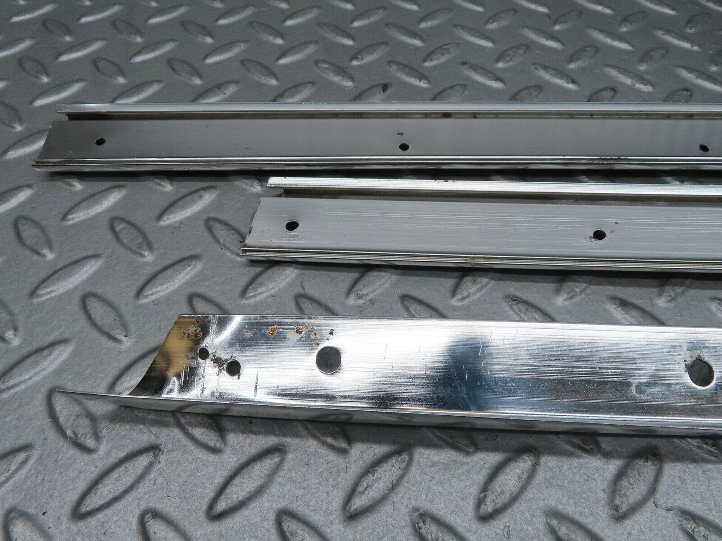 16760 Mercedes-Benz C107 380SLC Roof Chrome Moulding Trim Left Side
