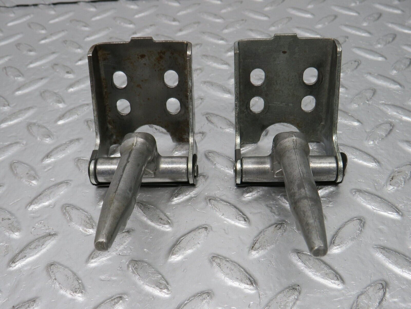 32556 Mercedes-Benz S124 300TE Wagon Rear Seat Hinge
