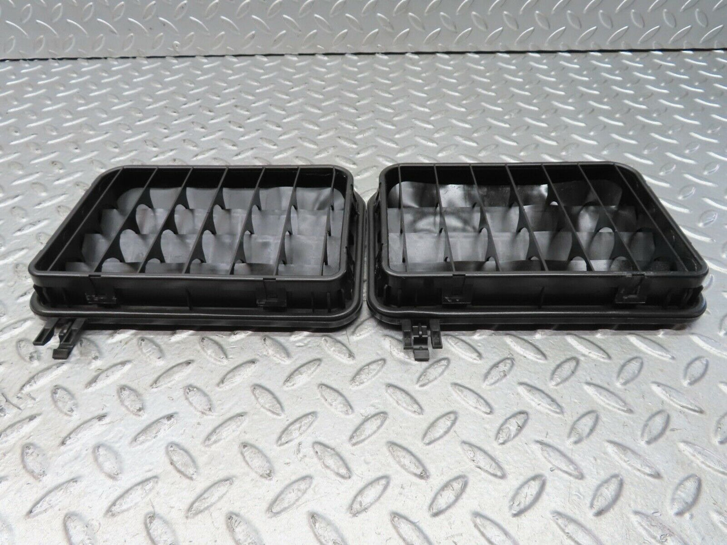 19511 Mercedes-Benz C140 CL420 Coupe Trunk Boot Air Vent Grill Pair 1408300042