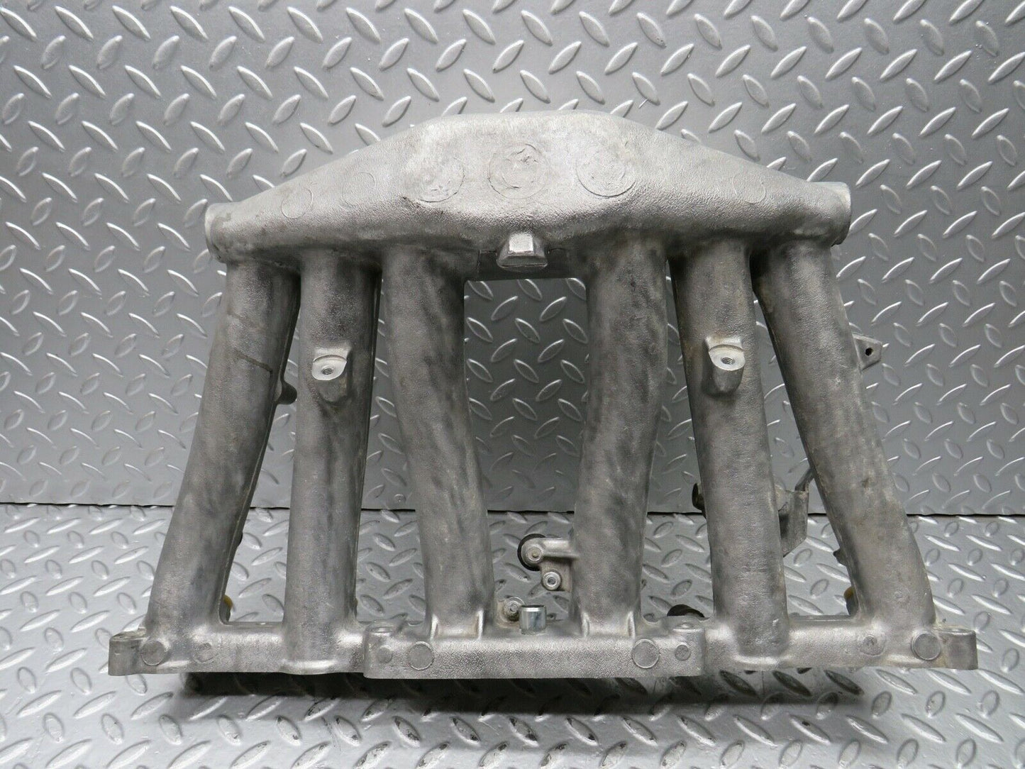 21768 Mercedes-Benz W126 300SE Intake Manifold 1031411601