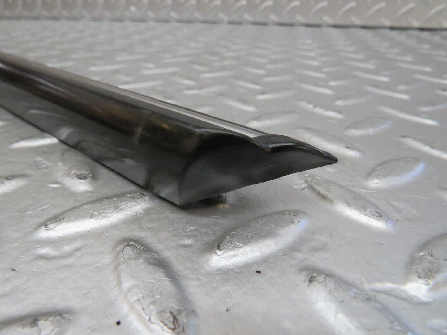 26079 Mercedes-Benz W116 450SE Rear Left Door Centre Moulding Trim
