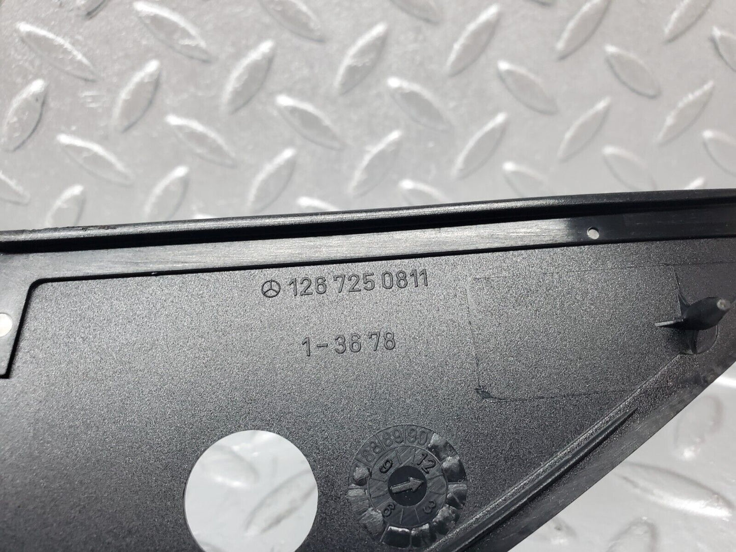 45610 Mercedes-Benz W126 420SE Mirror Triangle Cover Right Side 1267250811