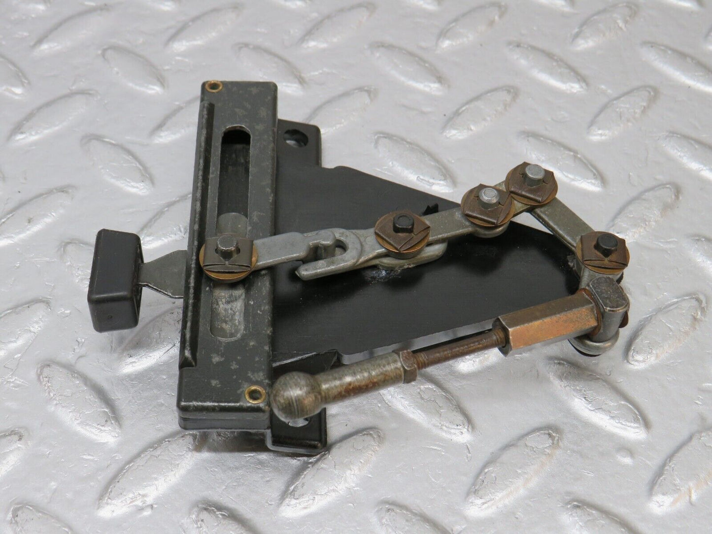 39834 Mercedes-Benz R107 350SL Air Vent Control Lever Centre