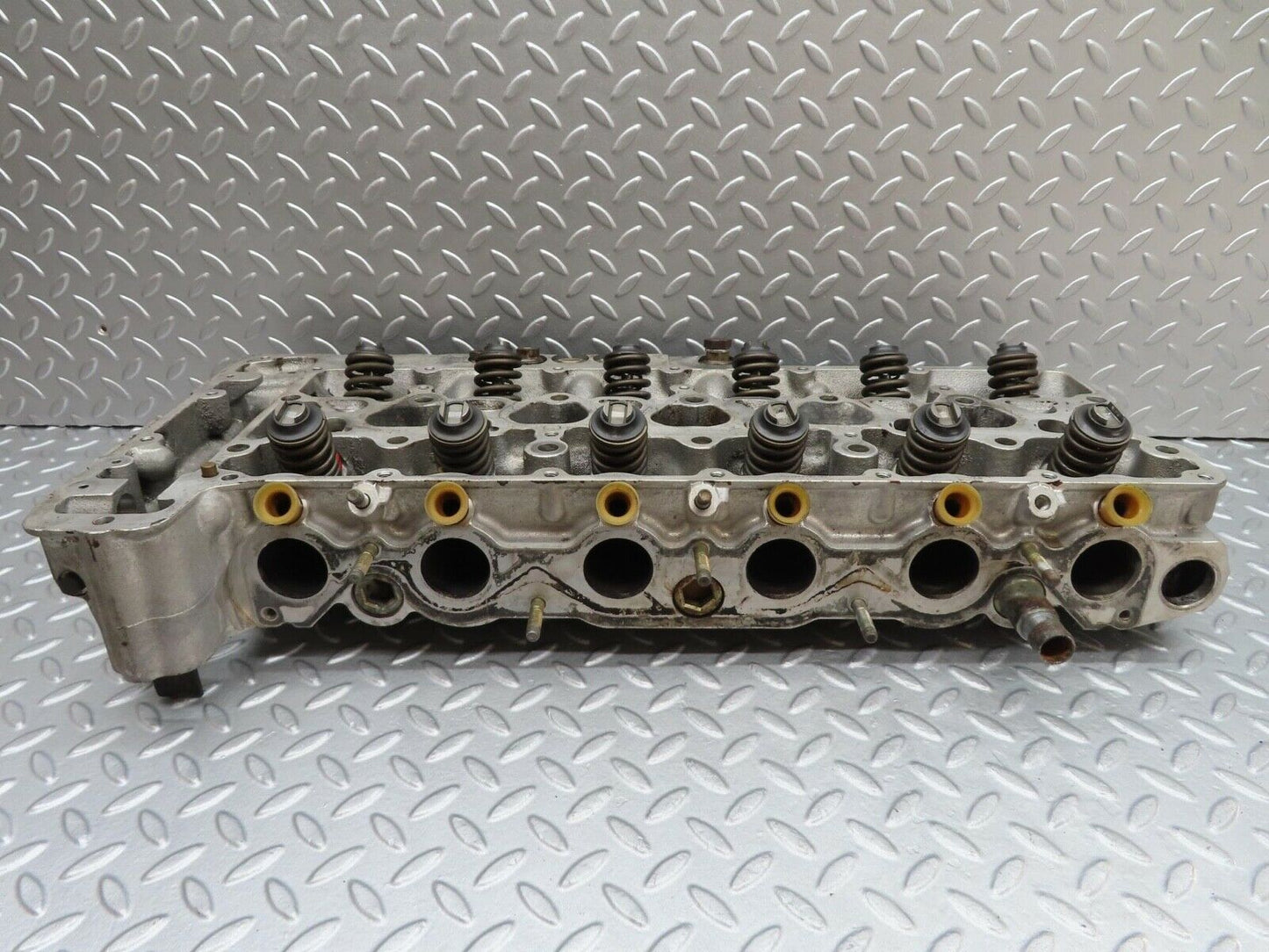16072 Mercedes-Benz W123 280E Cylinder Head 1100161901