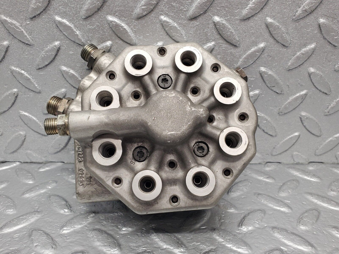 46028 Mercedes-Benz W126 420SE Fuel Distributor Bosch 0438101018