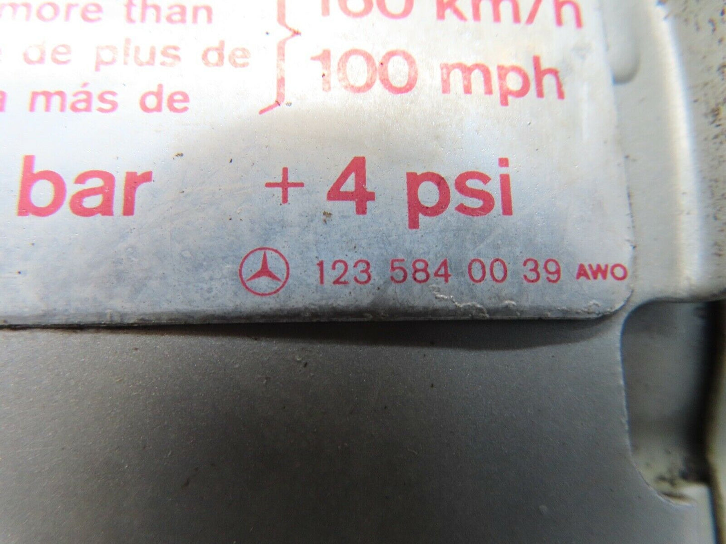 16842 Mercedes-Benz C123 280CE Coupe Fuel Tank Flap Cap 1235840039