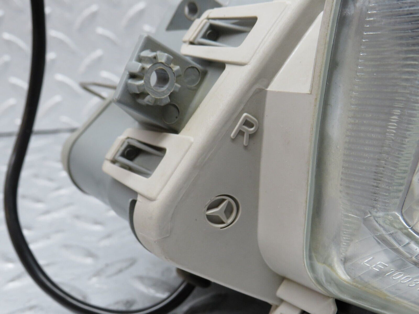 38464 Mercedes-Benz R129 280SL Coupe Front Right Fog Light Bosch 0305120002 1298200256 1305621246