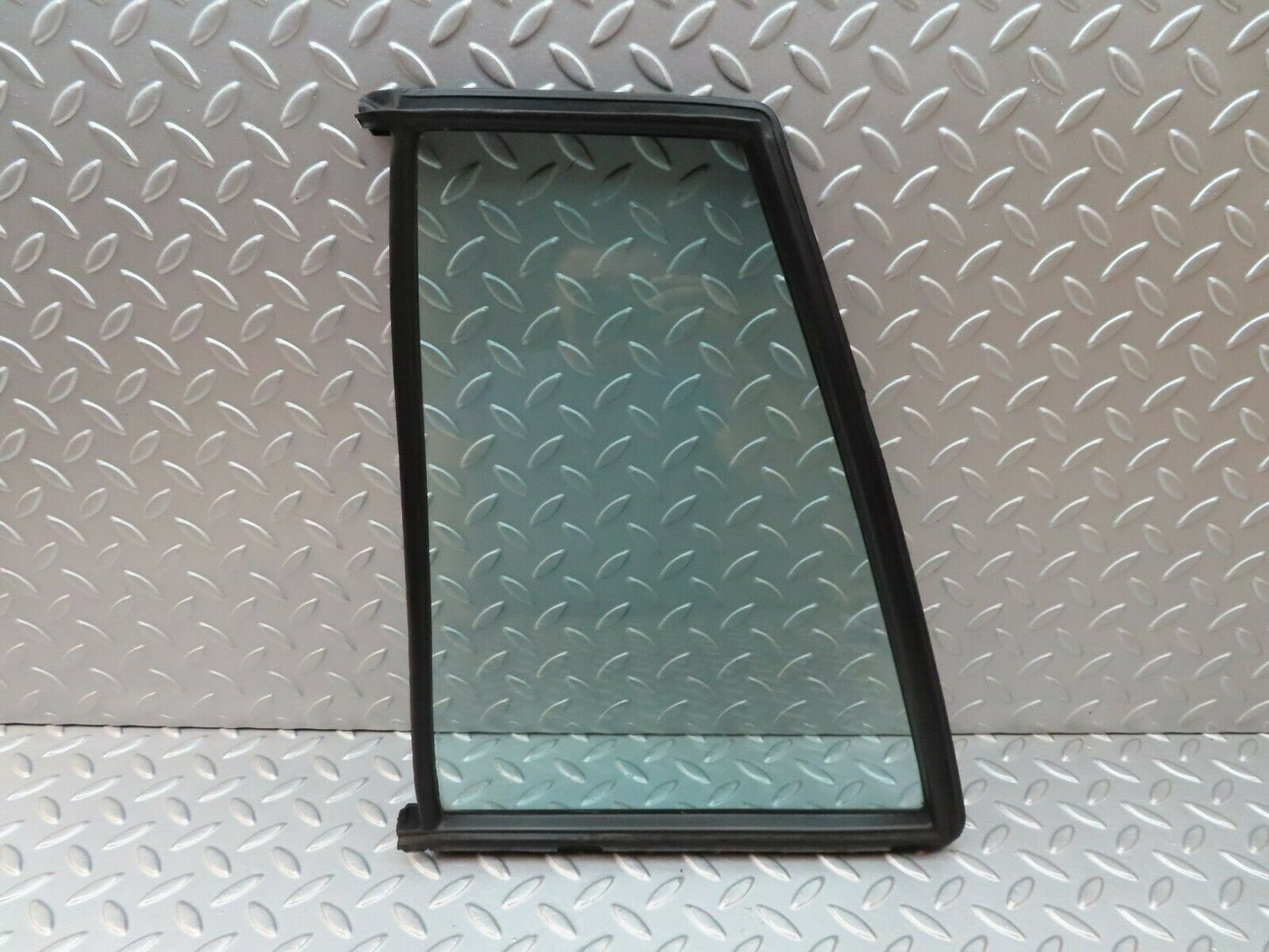 4058 Mercedes-Benz S123 200T Wagon Rear Left Door Glass