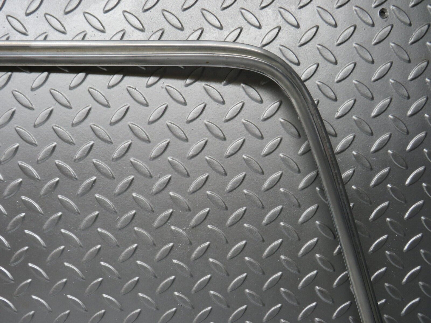 28614 Mercedes-Benz W123 280E Rear Windscreen Chrome Frame