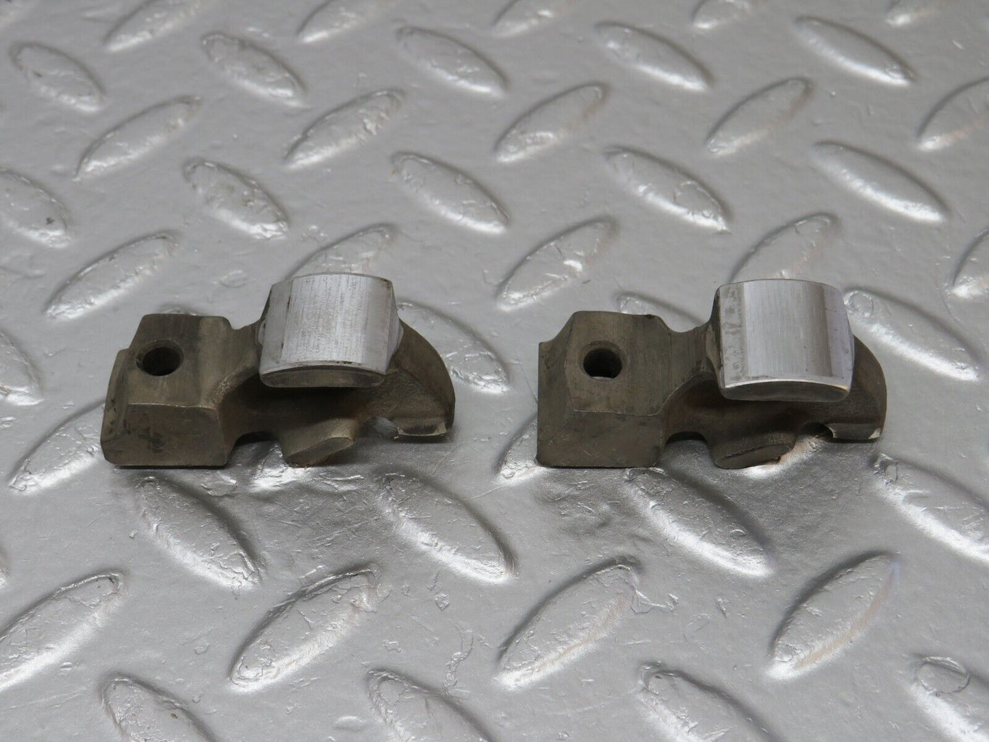 40048 Mercedes-Benz R107 350SL Rocker Arm With Valve Tappet