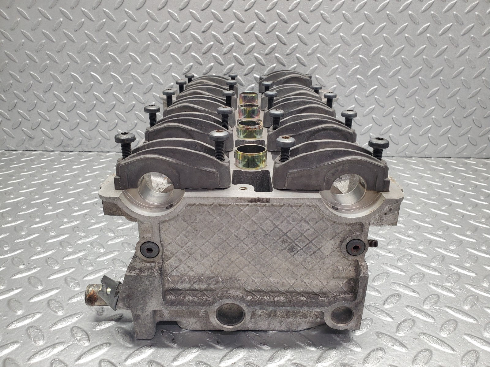 W124 Wagon cylinder head used OEM