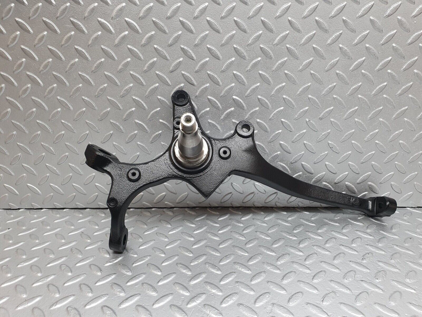 42028 Mercedes-Benz W202 C200 Front Left Steering Knuckle 2021401