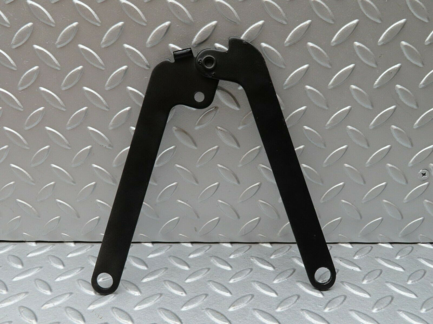 4711 Mercedes-Benz W114 280CE Coupe Right Bonnet Hinge