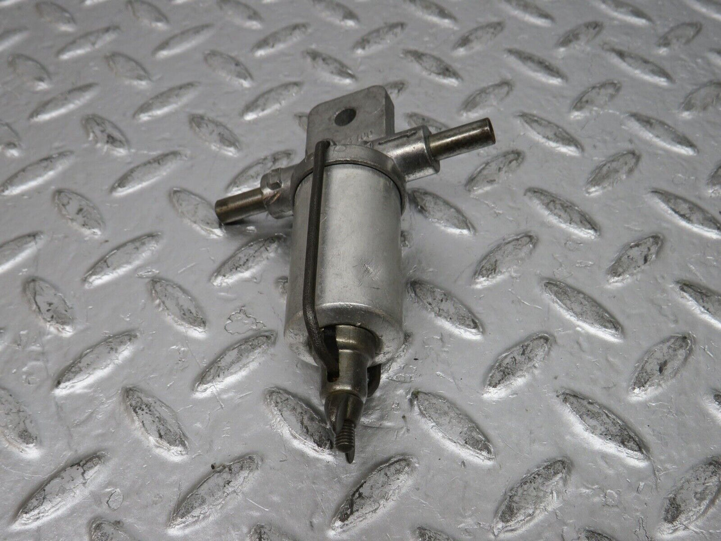 0357 Mercedes-Benz W120 180D Ponton Fuel Prefilter 001477060