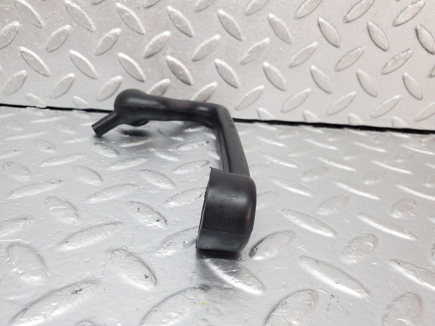 44438 Mercedes-Benz W123 280E Crankcase Breather Hose Pipe 1100942482