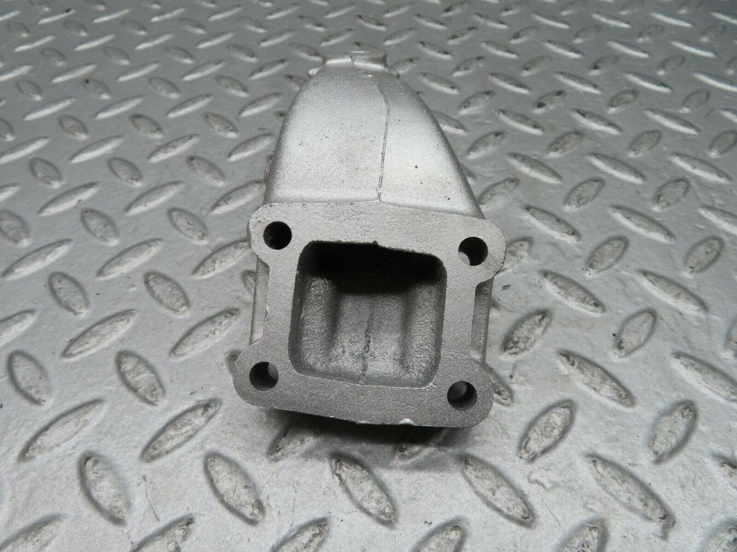 16653 Mercedes-Benz C107 380SLC Engine Mount Bracket Right Side 1162234704
