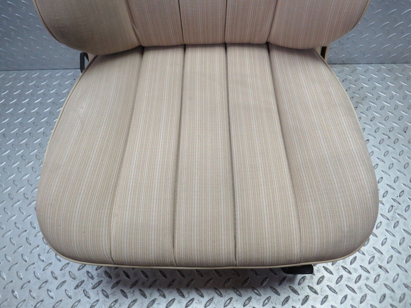 34232 Mercedes-Benz W124 260E Front Right Driver Seat Beige 1249101050