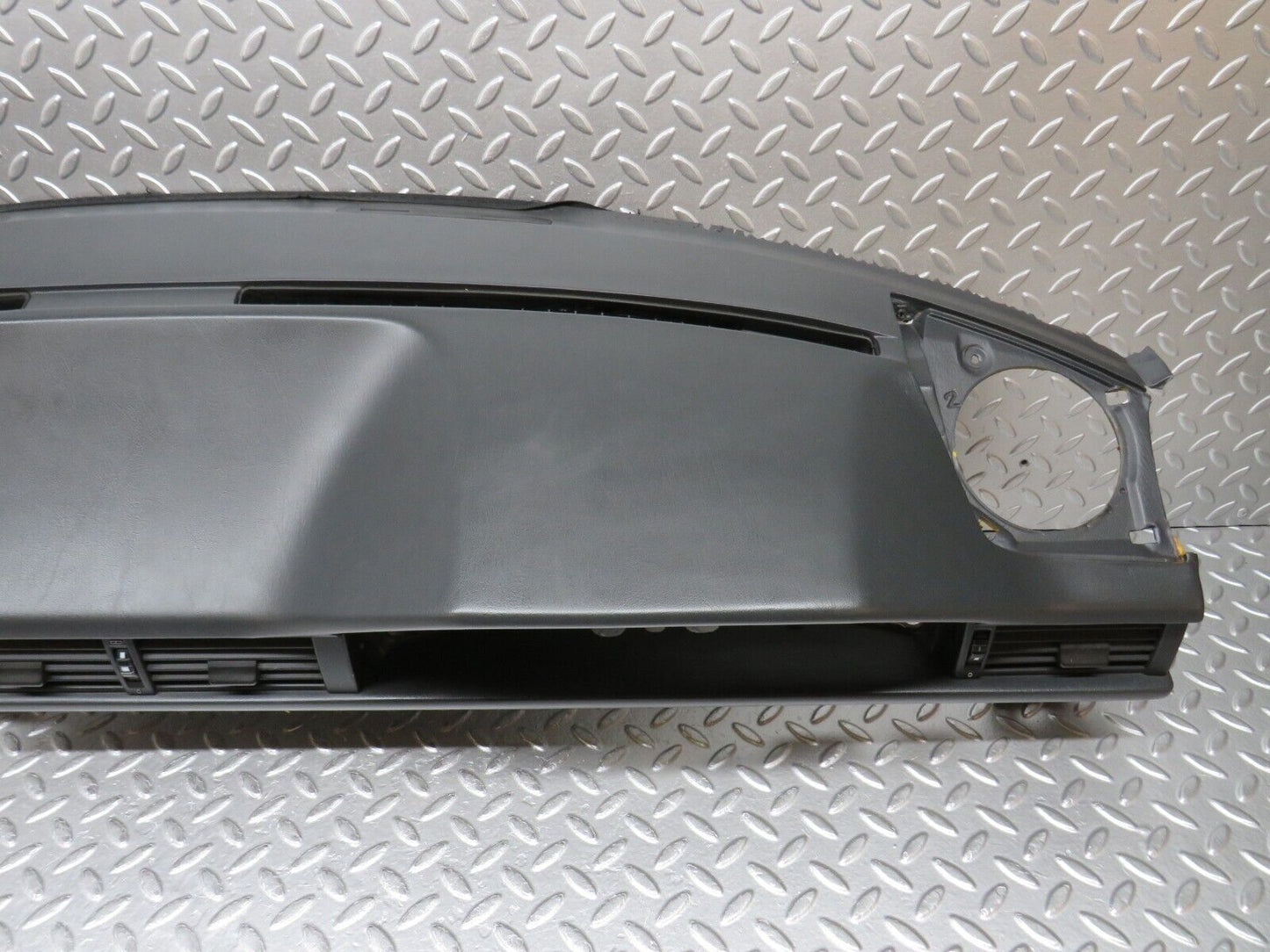 31338 Mercedes-Benz S124 220TE Wagon Dashboard Black