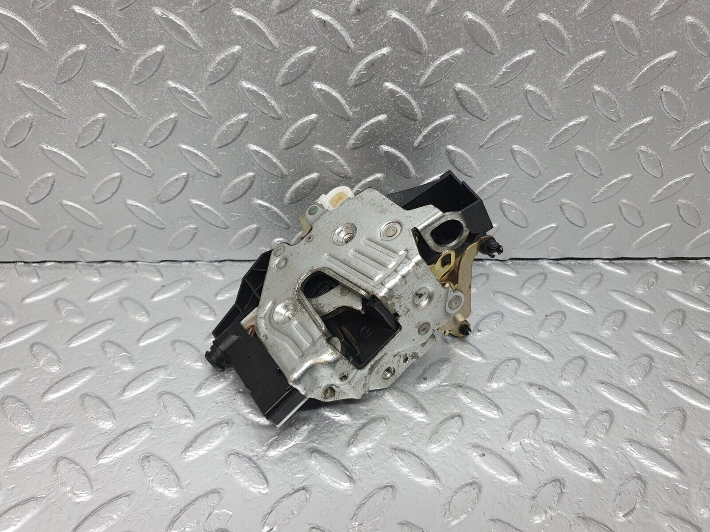 42220 Mercedes-Benz R129 320SL Coupe Left Door Lock Mechanism