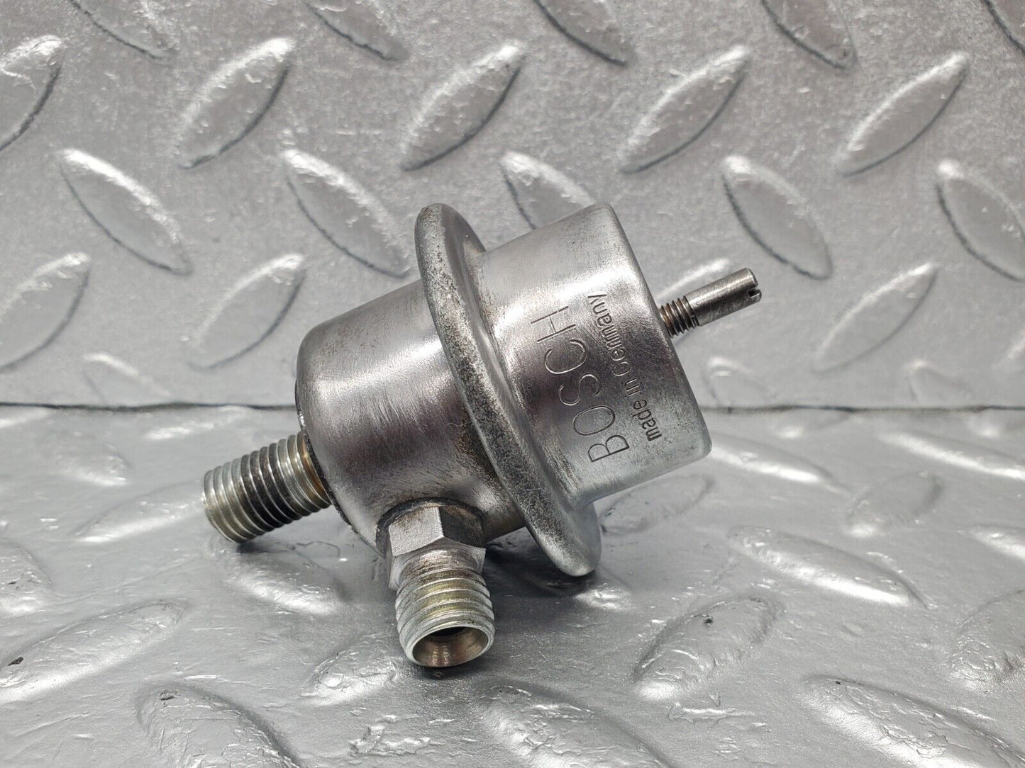 46589 Mercedes-Benz C123 280CE Coupe Fuel Pressure Regulator Bosch 0280161007