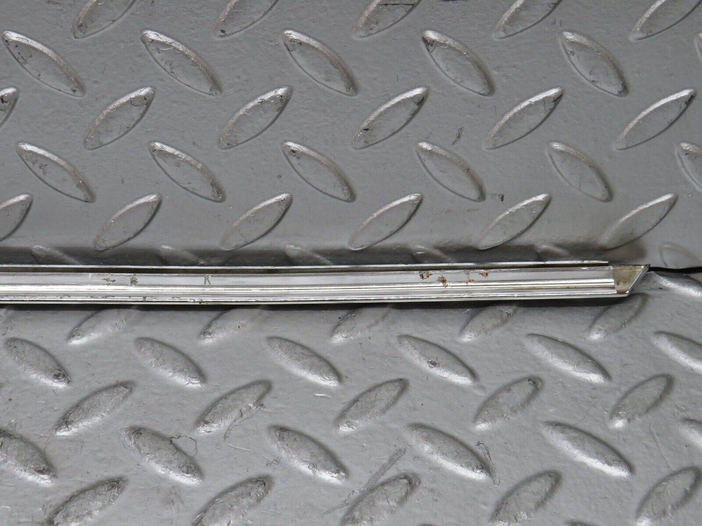 28471 Mercedes-Benz S123 240D Wagon Front Right Door Chrome Moulding Trim