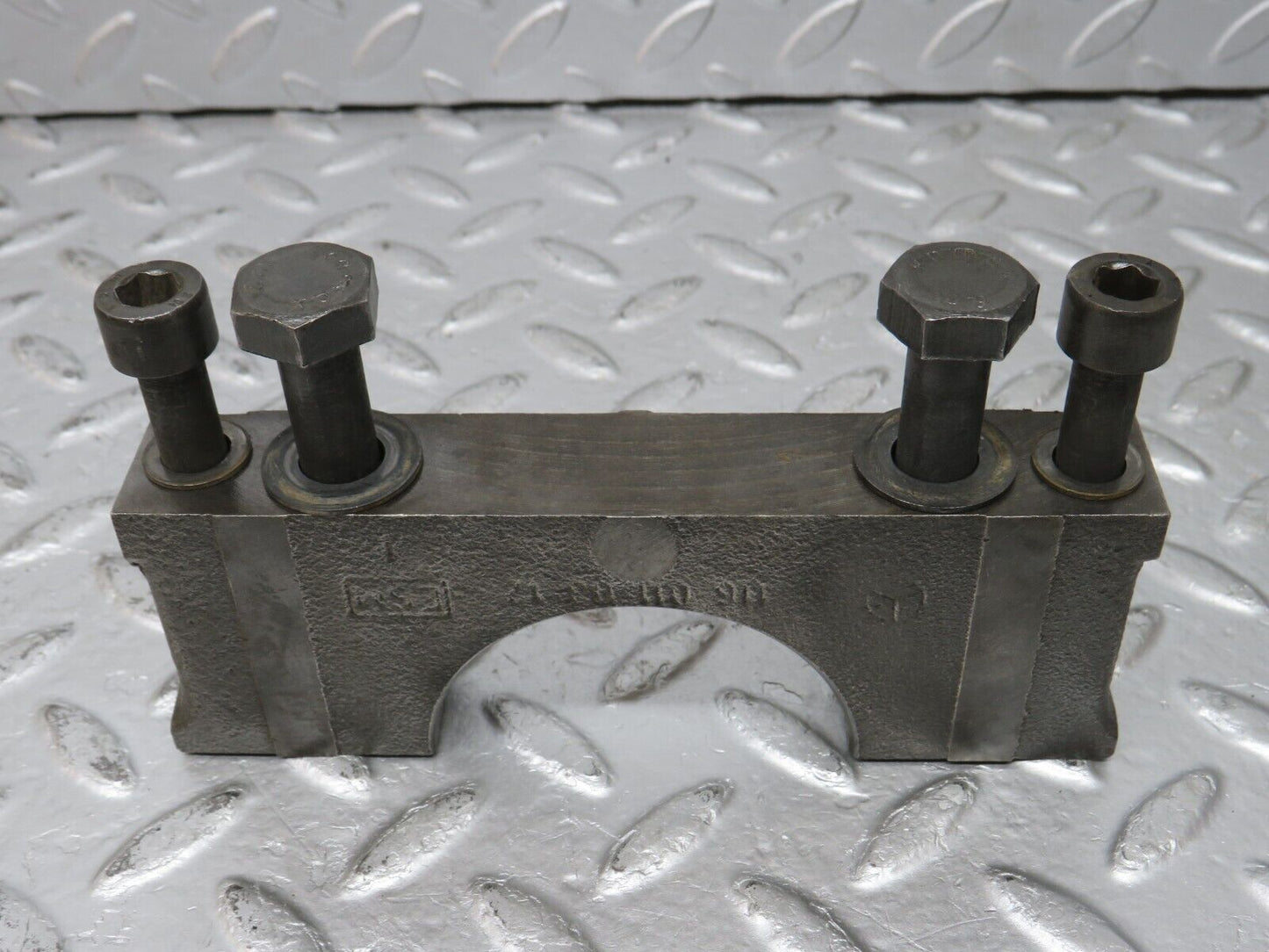 32866 Mercedes-Benz C107 R107 350 V8 Crankshaft Bearing Block 1160110312