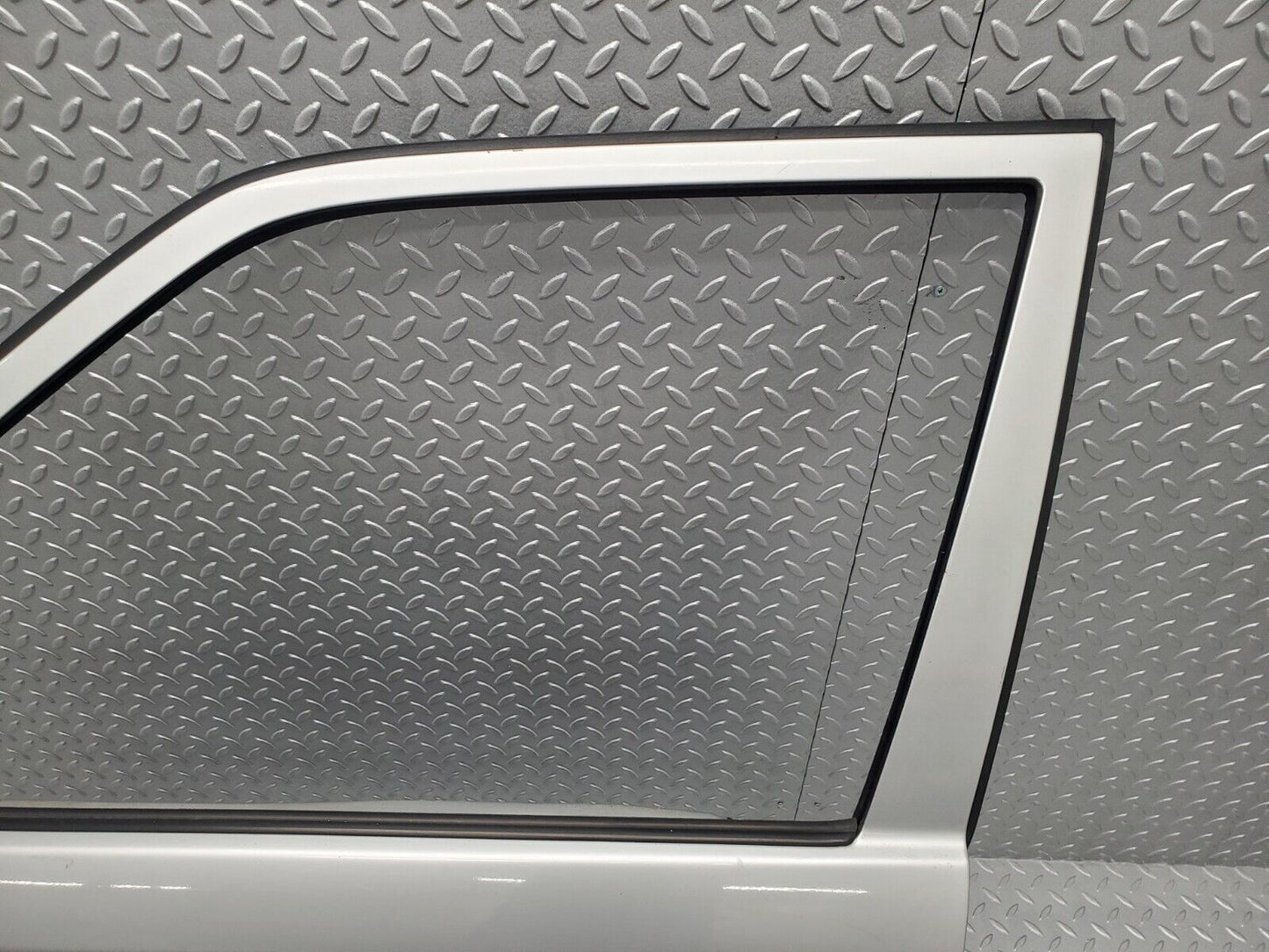 46122 Mercedes-Benz W124 Front Left Door