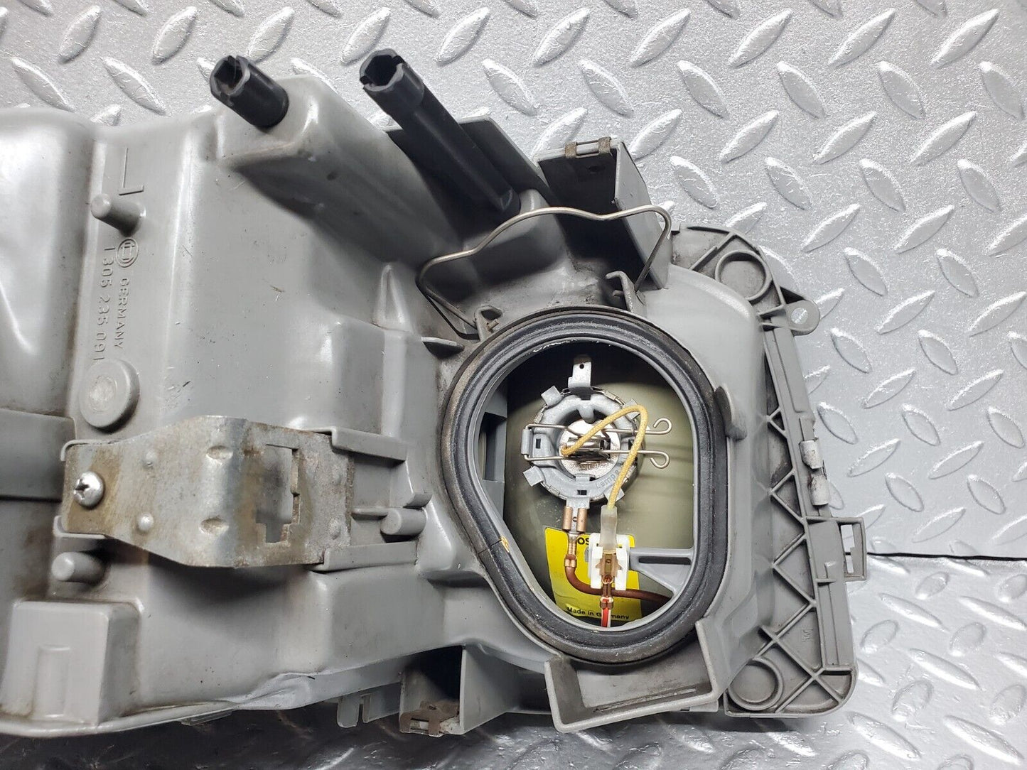 45827 Mercedes-Benz W126 420SE Headlight Left Bosch 0301065705 1268209461