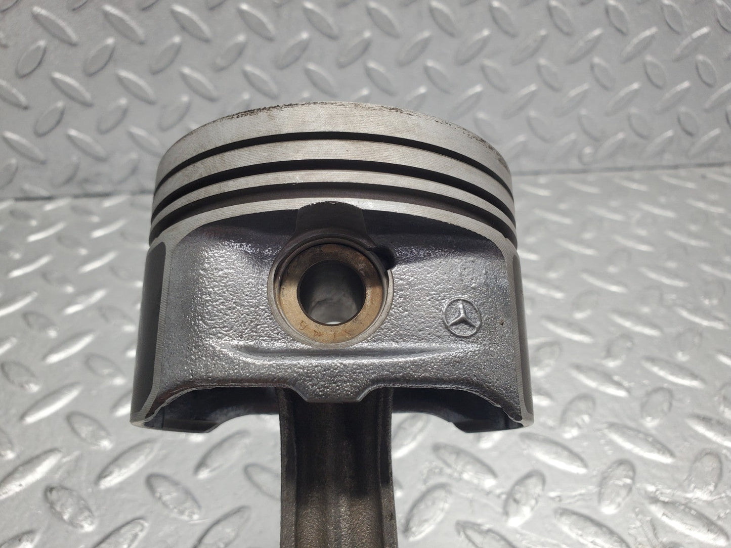 W124 Wagon piston with connecting rod used OEM