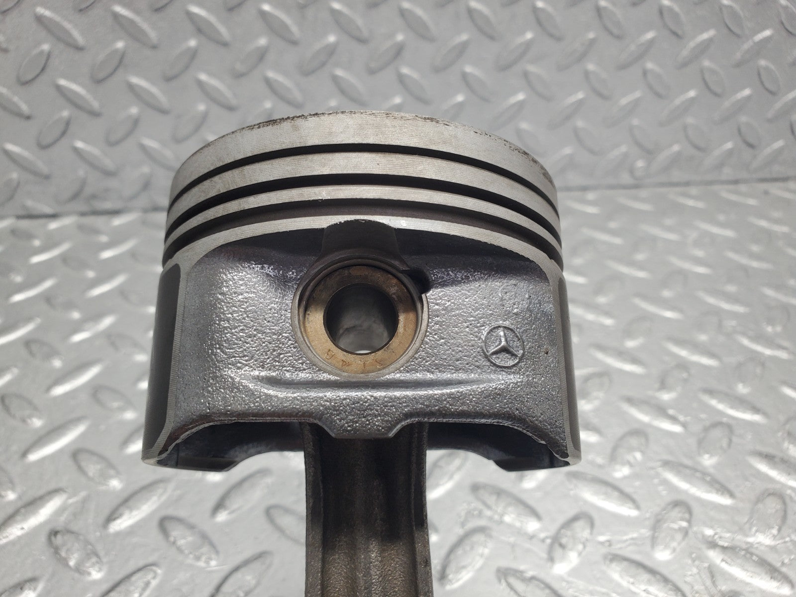 W124 Wagon piston with connecting rod used OEM