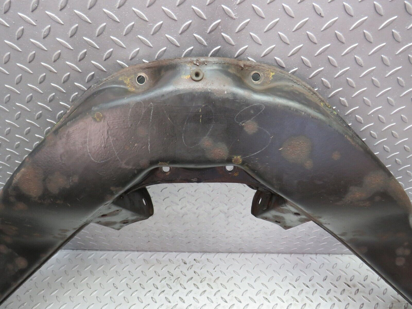 4090 Mercedes-Benz S123 200T Wagon Rear Subframe Axle Carrier Suspension