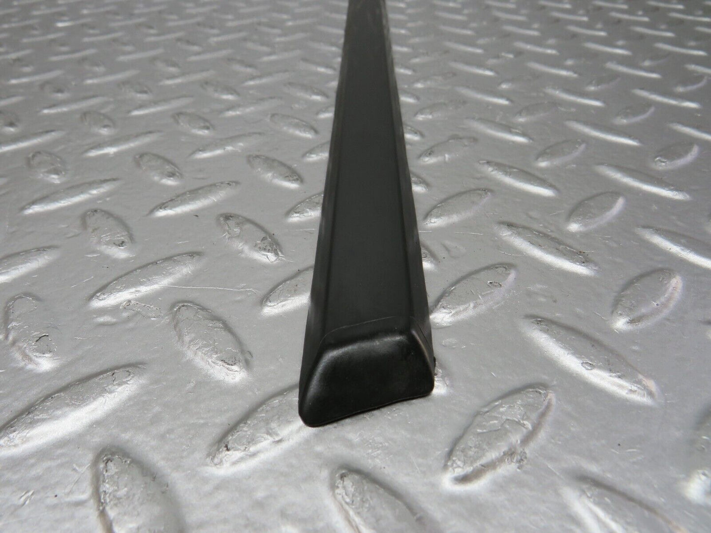 30790 Mercedes-Benz W201 190E 2.0L Rear Right Fender Wing Centre Moulding Trim