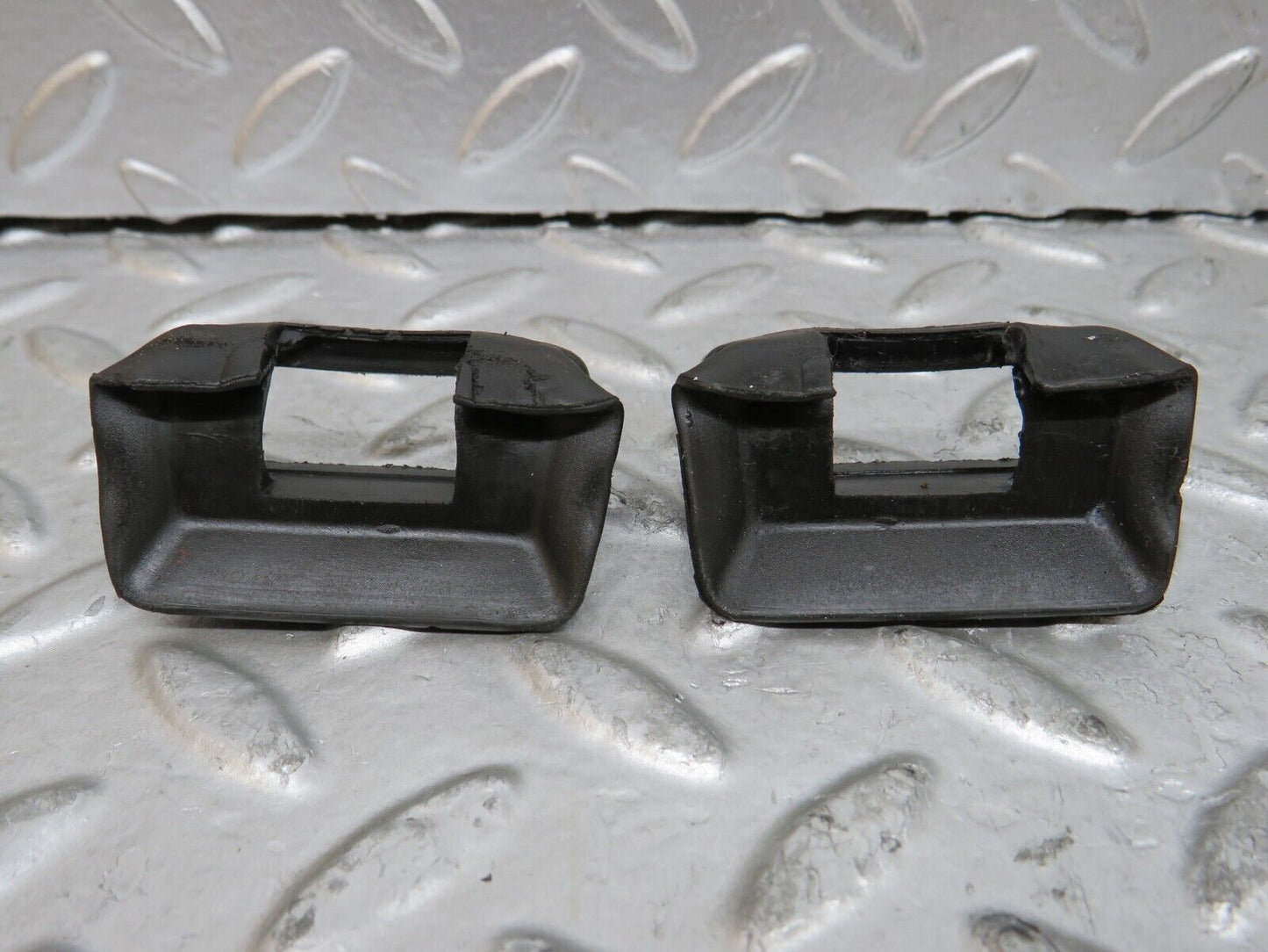 29143 Mercedes-Benz C124 320CE Door Check Strap Rubber Seal Pair 2017270430