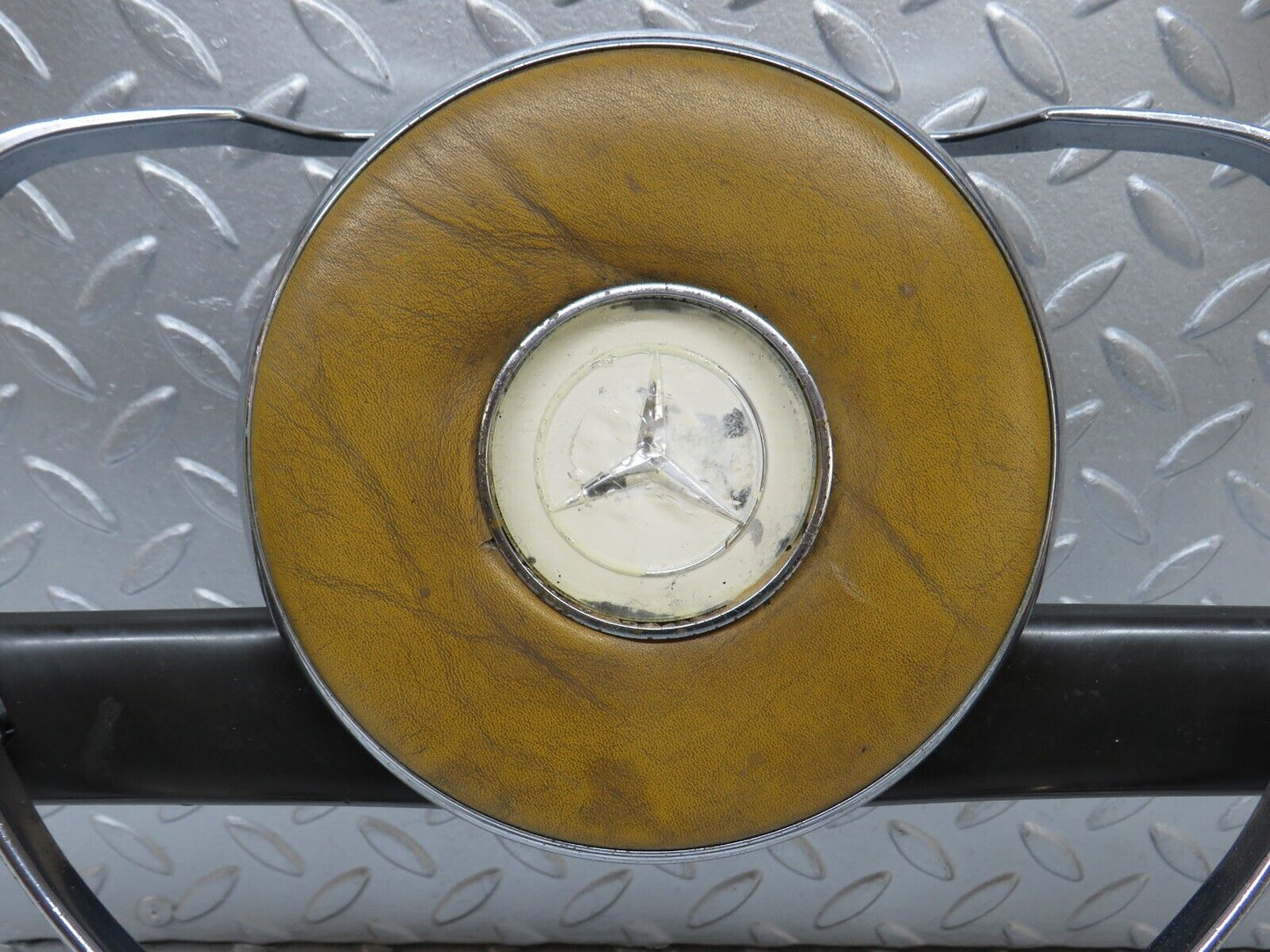 35679 Mercedes-Benz W108 Steering Wheel