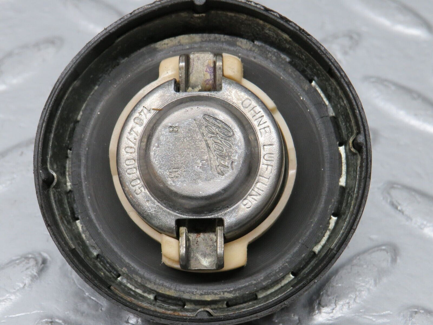 38590 Mercedes-Benz R129 280SL Coupe Fuel Tank Cap 1404700005
