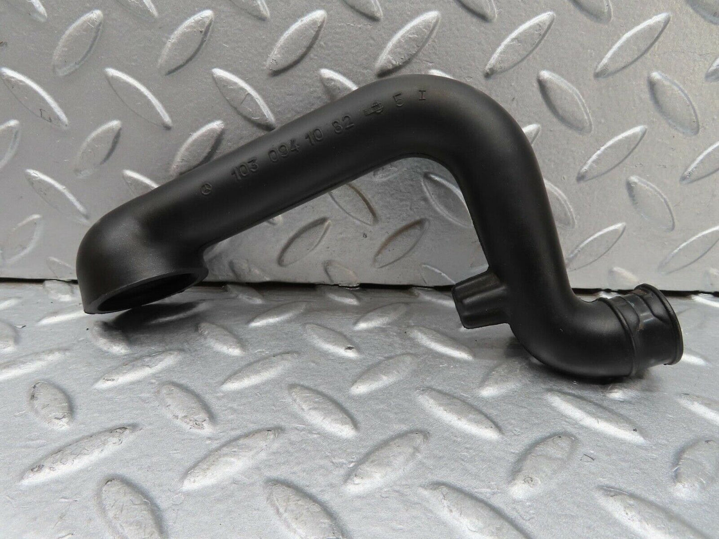 16440 Mercedes-Benz W124 260E Crank Case Breather Hose 1030941082