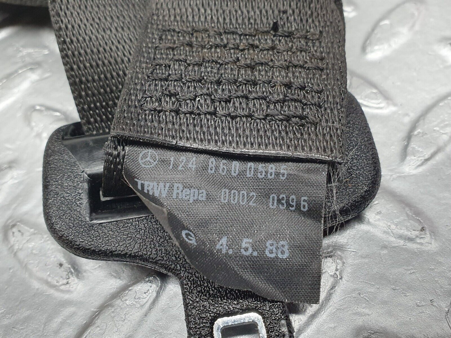 41694 Mercedes-Benz W124 200E Rear Seat Belt Set With Buckles 1248601185 1248601169 1248600585 1248600585