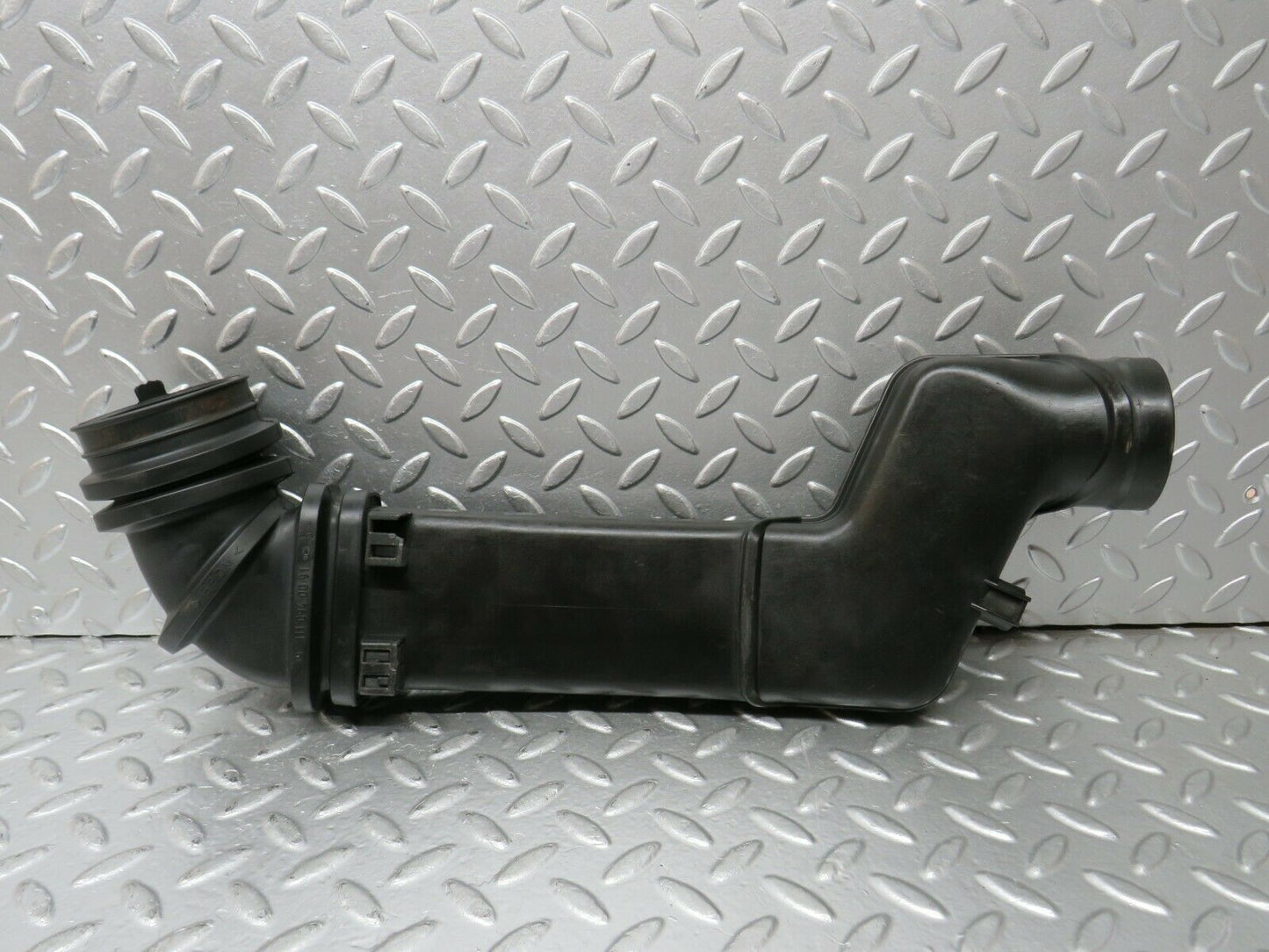 24268 Mercedes-Benz S124 220TE Wagon Air Intake Pipe 1111400012