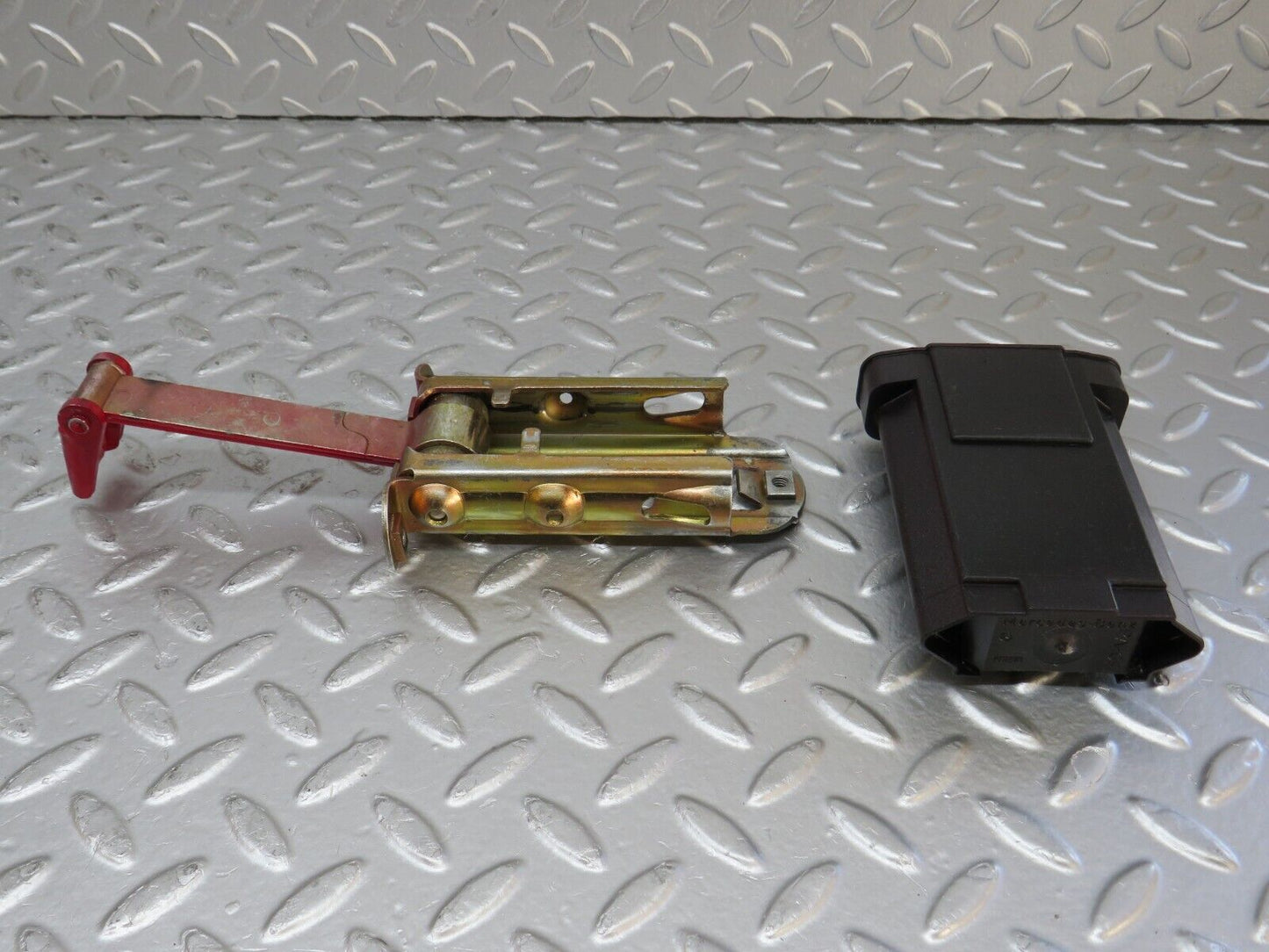 33380 Mercedes-Benz W202 C180 Door Safety Check Strap Front Right