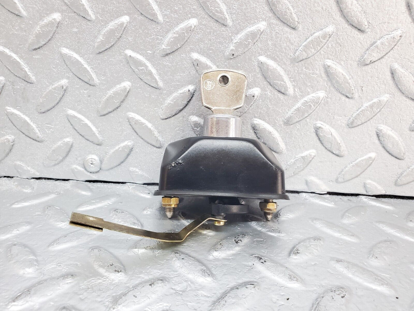44395 Mercedes-Benz W123 280E Trunk Lock With Key 1237580096 1237500385