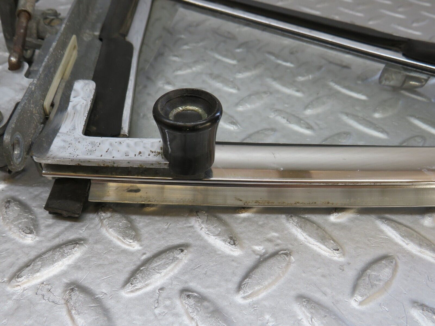 35944 Mercedes-Benz W108 Front Right Quarter Window