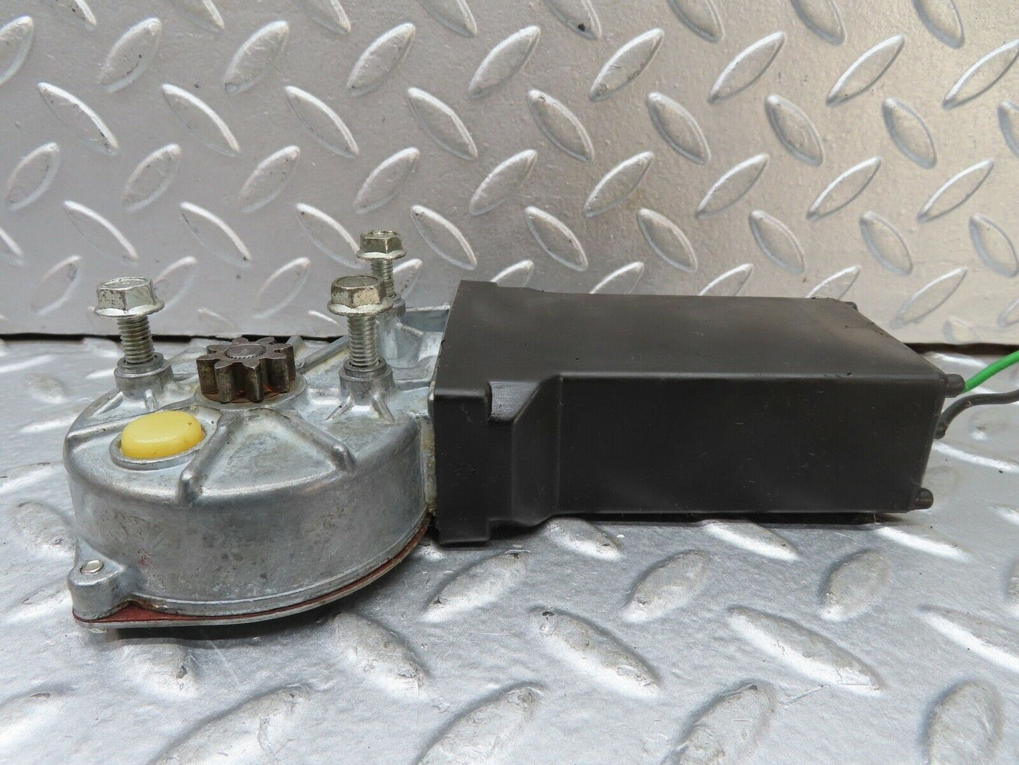 18793 Mercedes-Benz W116 Rear Left Window Regulator Motor 0130820002