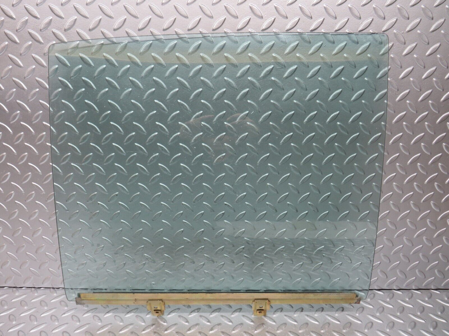 27889 Mercedes-Benz W123 280E Rear Right Door Window Glass