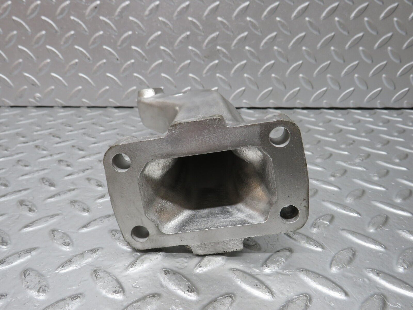 32888 Mercedes-Benz W123 300D Engine Mount Bracket Right Side 6152231404