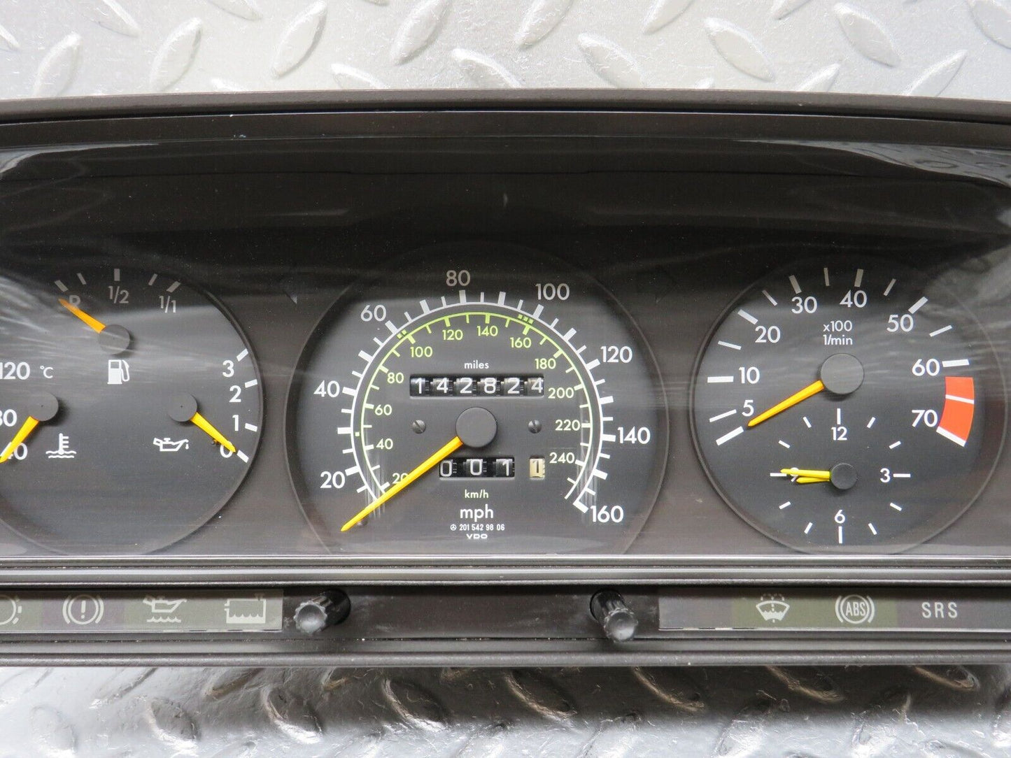 38805 Mercedes-Benz W201 190E Instrument Cluster VDO 2015430923 2015429806